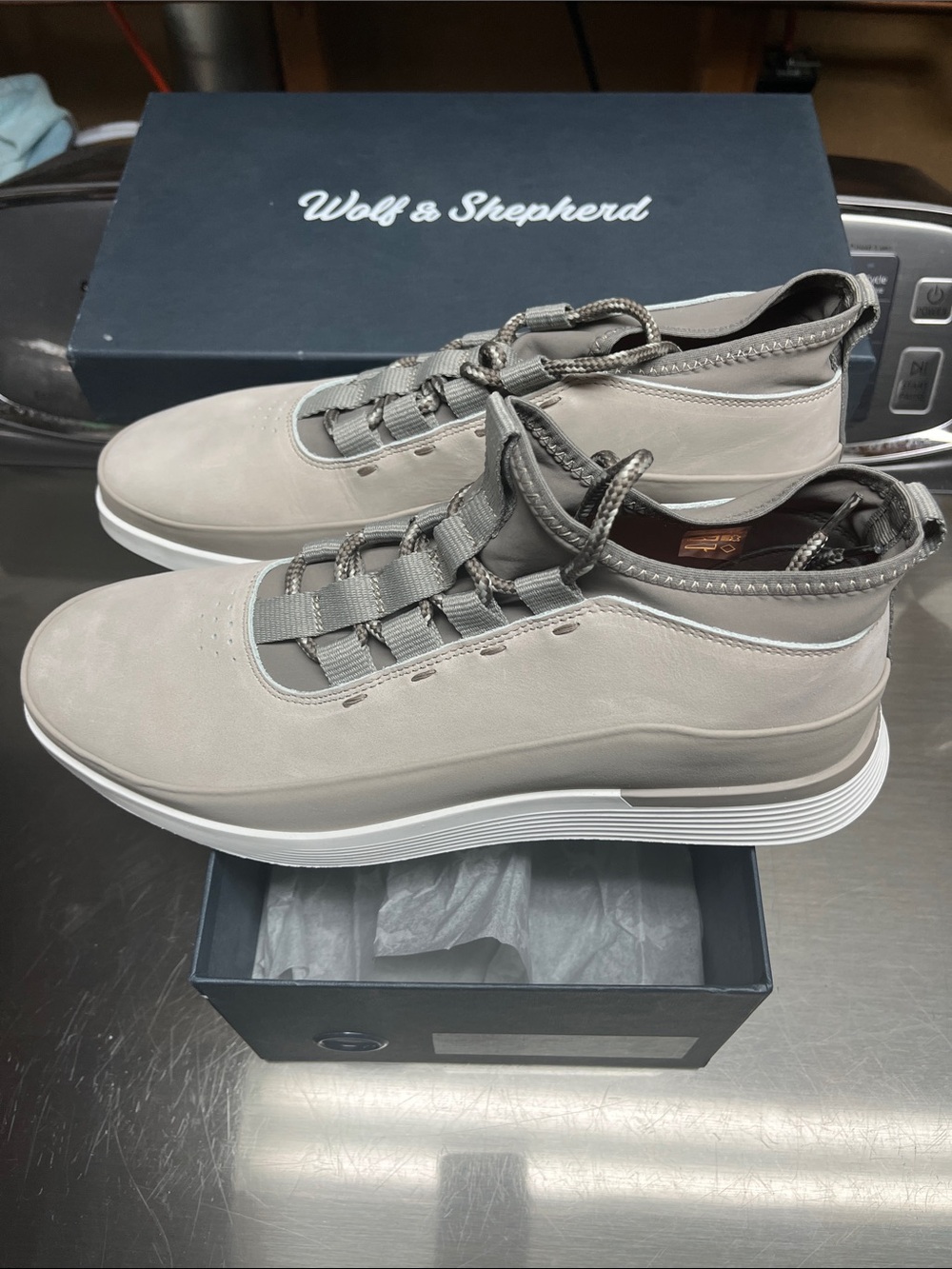 Wolf & Shepherd Men's New Light Grey/Cream, Sneaker